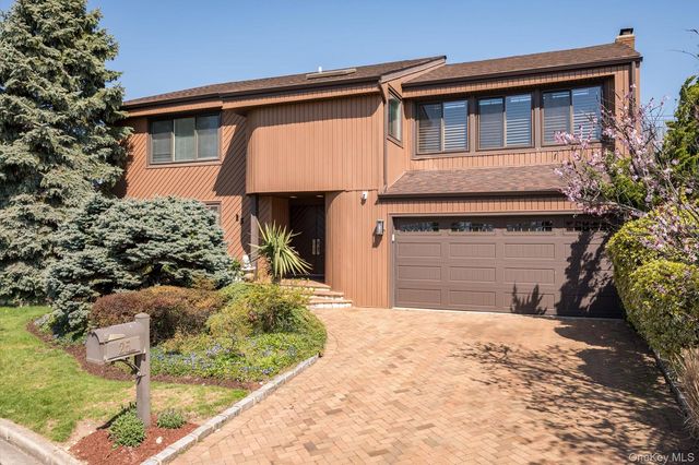 25 Princeton Drive, Syosset, NY 11791