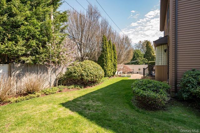 25 Princeton Drive, Syosset, NY 11791