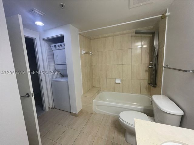 1750 N Bayshore Dr, Miami, FL 33132