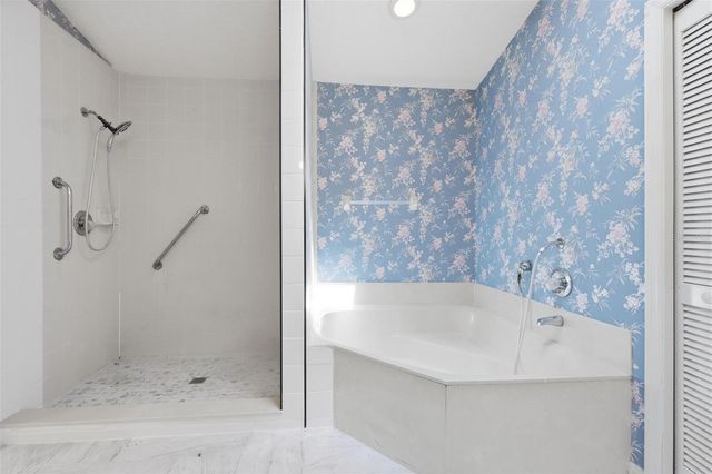 317 GLENBRIAR CIRCLE, Daytona Beach, FL 32114