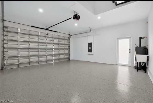 523 NW 26th PL, Cape Coral, FL 33993