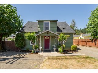261 PINE St, Sutherlin, OR 97479