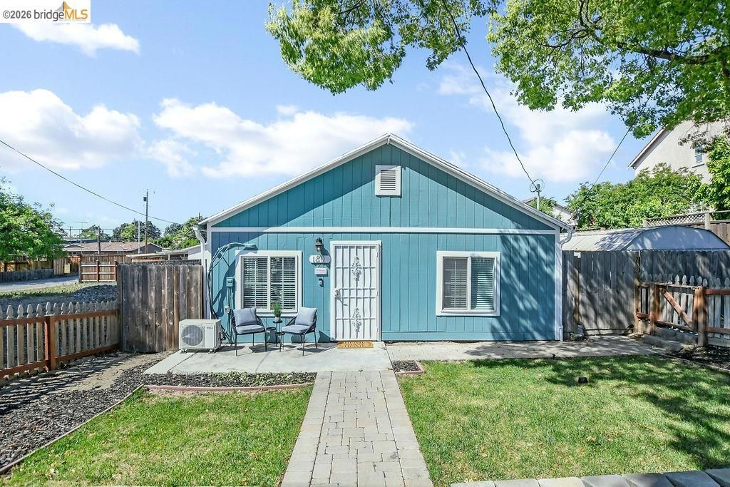 Image 2 of property listing at 180 Hill Ave, Oakley, CA 94561