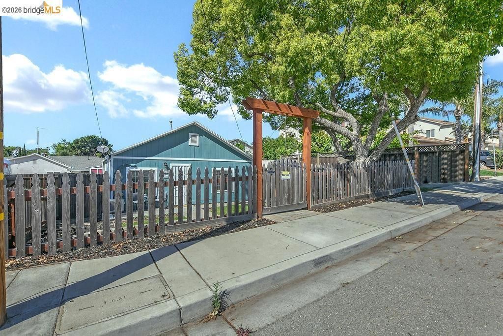Image 27 of property listing at 180 Hill Ave, Oakley, CA 94561