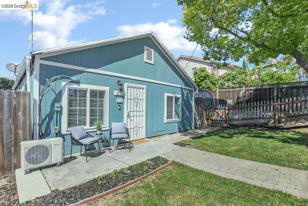 Image 3 of property listing at 180 Hill Ave, Oakley, CA 94561