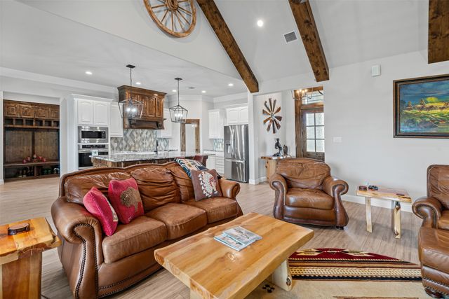 108 N Silver Saddle Trail, Weatherford, TX 76087