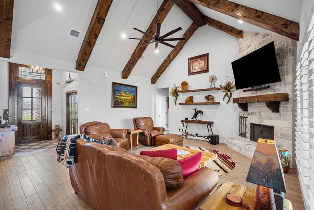 108 N Silver Saddle Trail, Weatherford, TX 76087