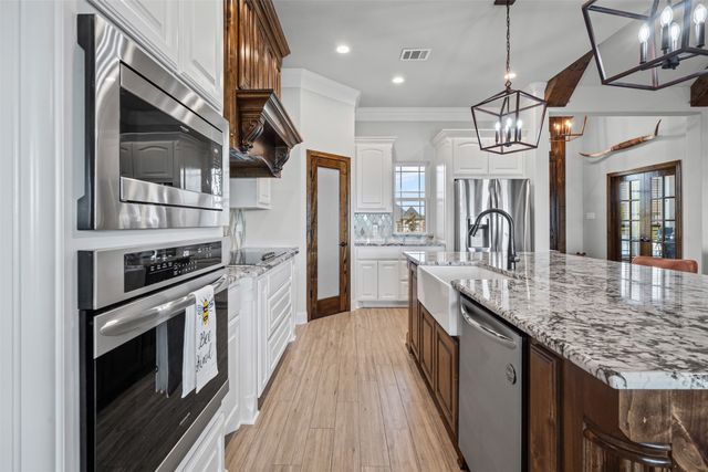 108 N Silver Saddle Trail, Weatherford, TX 76087