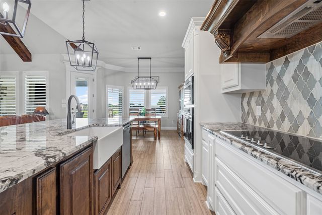 108 N Silver Saddle Trail, Weatherford, TX 76087