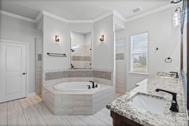 108 N Silver Saddle Trail, Weatherford, TX 76087