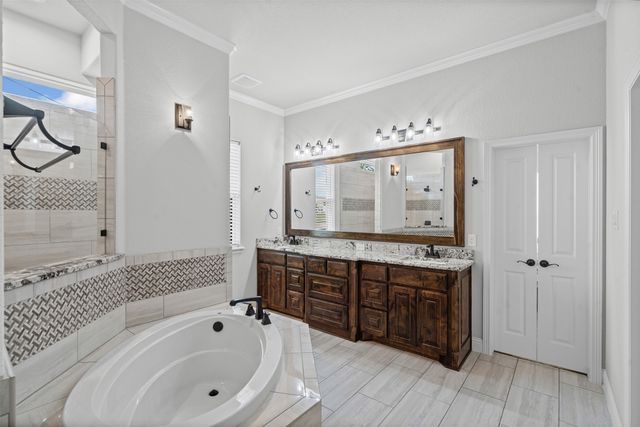 108 N Silver Saddle Trail, Weatherford, TX 76087