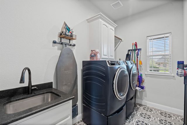 108 N Silver Saddle Trail, Weatherford, TX 76087