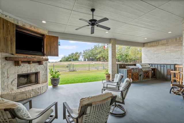 108 N Silver Saddle Trail, Weatherford, TX 76087