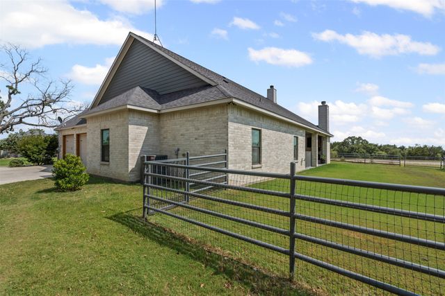 108 N Silver Saddle Trail, Weatherford, TX 76087