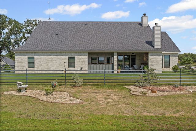 108 N Silver Saddle Trail, Weatherford, TX 76087