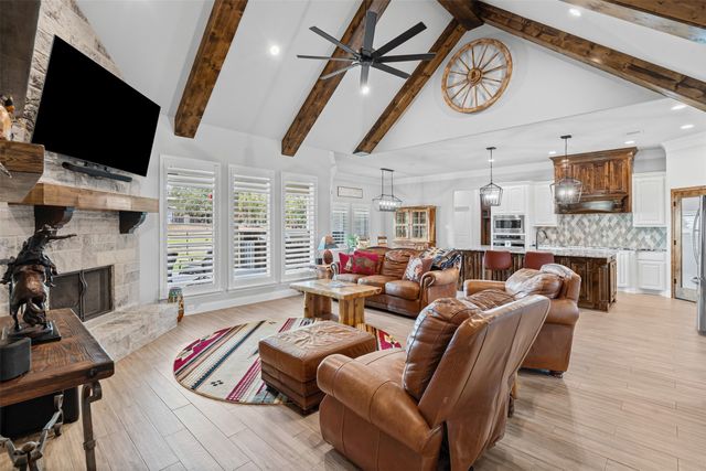 108 N Silver Saddle Trail, Weatherford, TX 76087