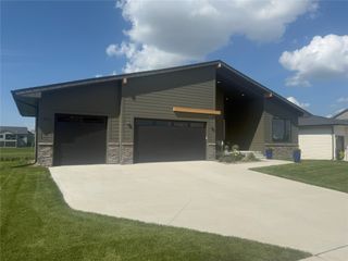85 NW Alderleaf Drive, Waukee, IA 50263