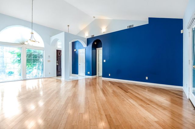 1134 N Rova Court, Visalia, CA 93291