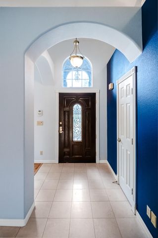 1134 N Rova Court, Visalia, CA 93291