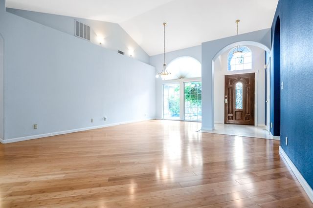 1134 N Rova Court, Visalia, CA 93291