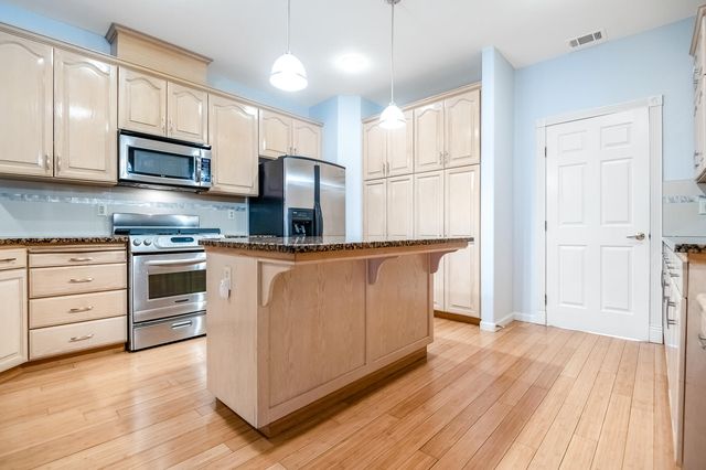 1134 N Rova Court, Visalia, CA 93291