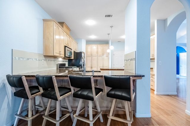 1134 N Rova Court, Visalia, CA 93291