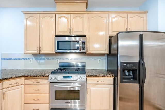 1134 N Rova Court, Visalia, CA 93291