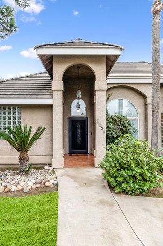 1134 N Rova Court, Visalia, CA 93291