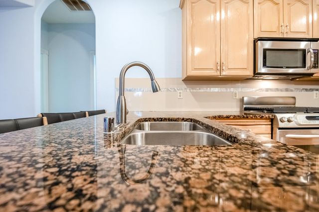 1134 N Rova Court, Visalia, CA 93291