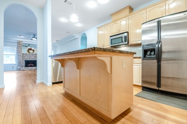 1134 N Rova Court, Visalia, CA 93291