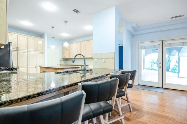 1134 N Rova Court, Visalia, CA 93291