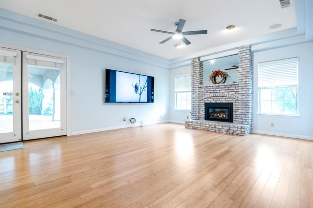 1134 N Rova Court, Visalia, CA 93291