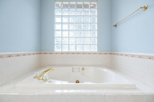 1134 N Rova Court, Visalia, CA 93291