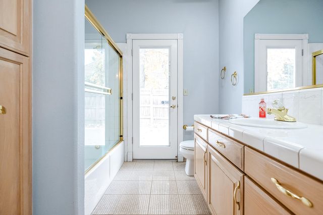 1134 N Rova Court, Visalia, CA 93291