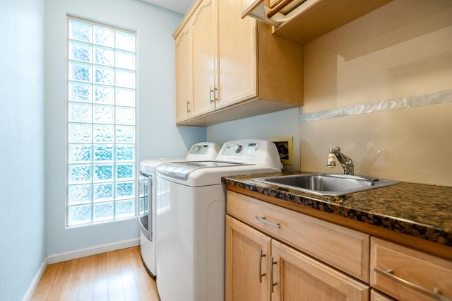 1134 N Rova Court, Visalia, CA 93291