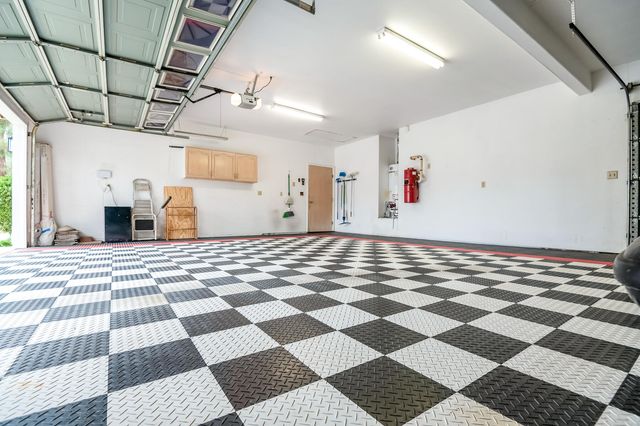 1134 N Rova Court, Visalia, CA 93291