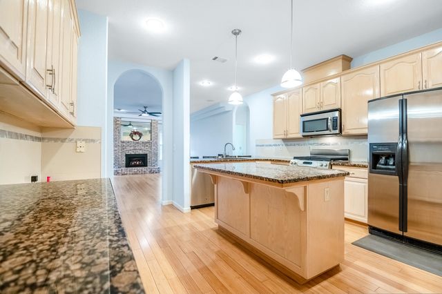 1134 N Rova Court, Visalia, CA 93291