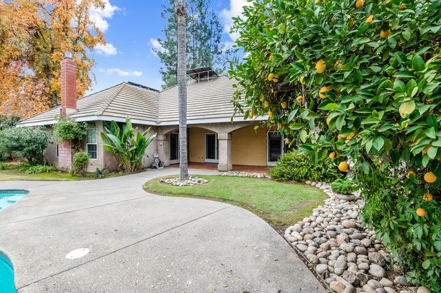 1134 N Rova Court, Visalia, CA 93291