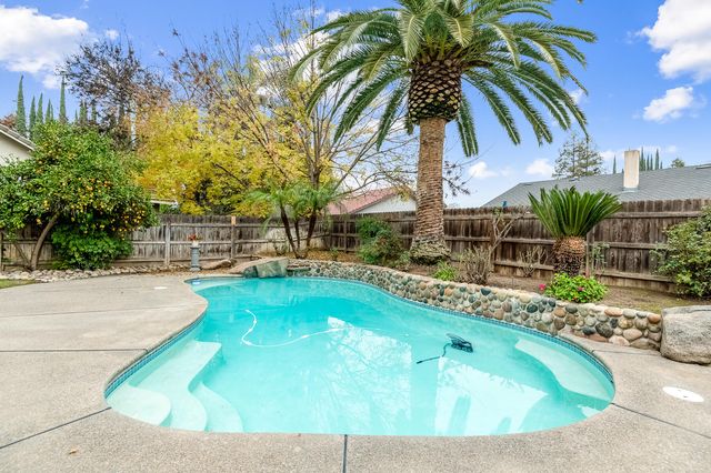 1134 N Rova Court, Visalia, CA 93291