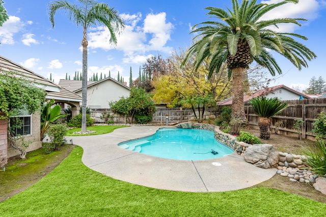 1134 N Rova Court, Visalia, CA 93291