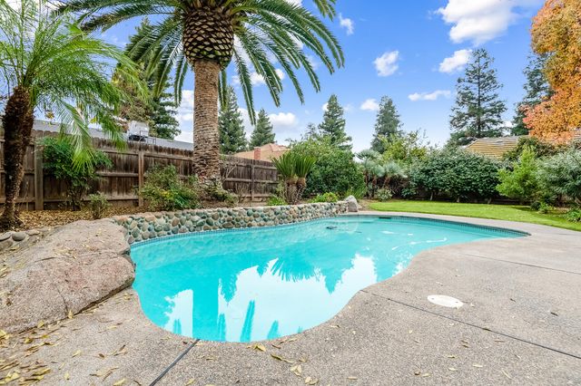 1134 N Rova Court, Visalia, CA 93291