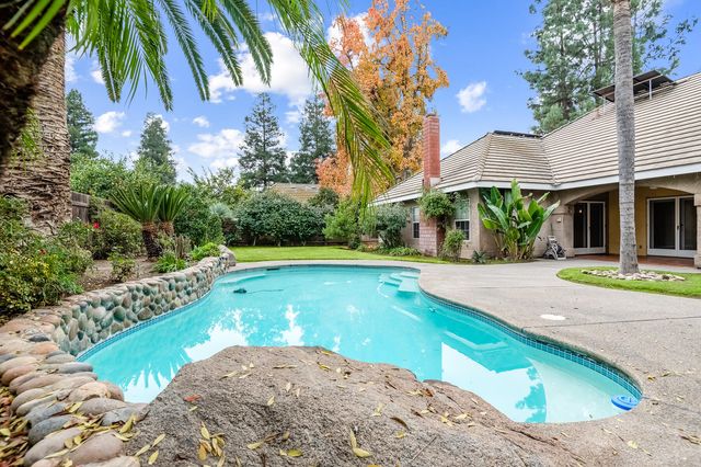 1134 N Rova Court, Visalia, CA 93291