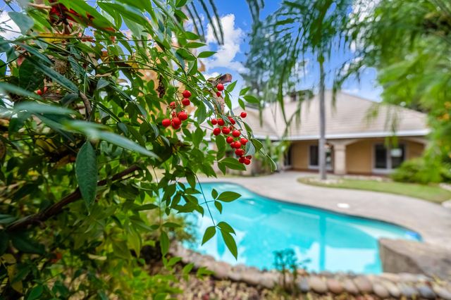 1134 N Rova Court, Visalia, CA 93291