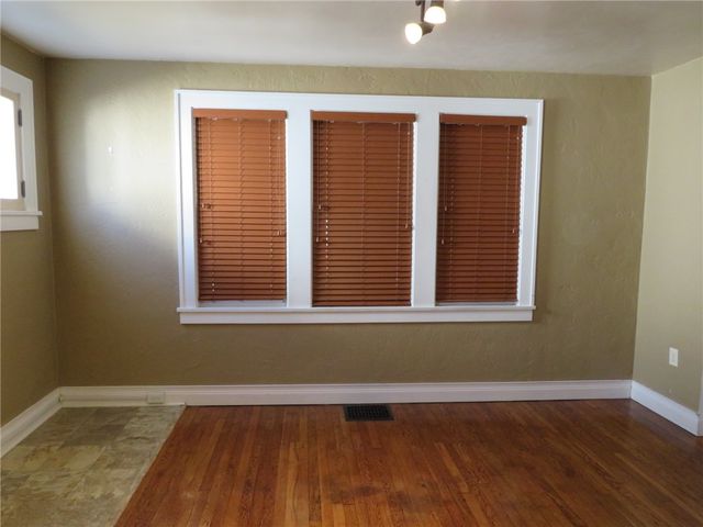 533 Mccully St, White Oak, PA 15131