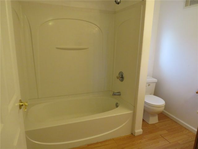 533 Mccully St, White Oak, PA 15131