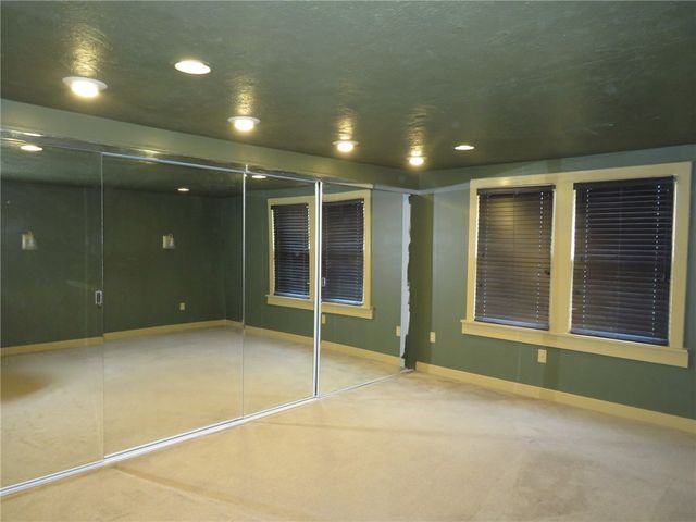 533 Mccully St, White Oak, PA 15131