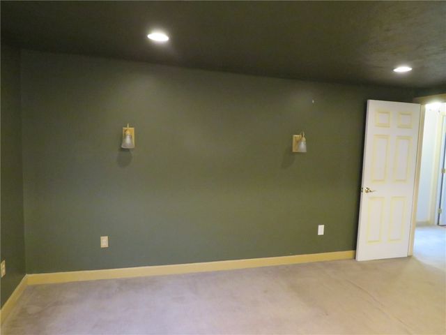 533 Mccully St, White Oak, PA 15131