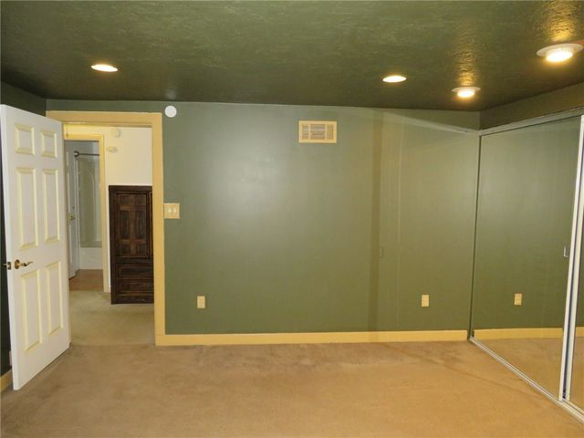 533 Mccully St, White Oak, PA 15131