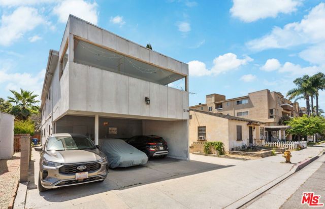 10734 Palms Boulevard, Los Angeles, CA 90034