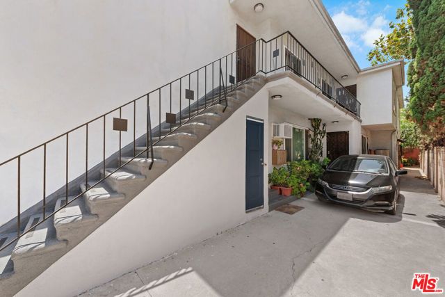 10734 Palms Boulevard, Los Angeles, CA 90034